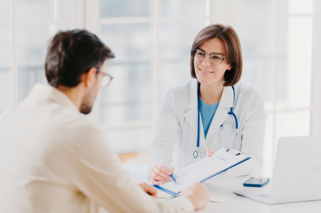 male patient consulting with a female doctor